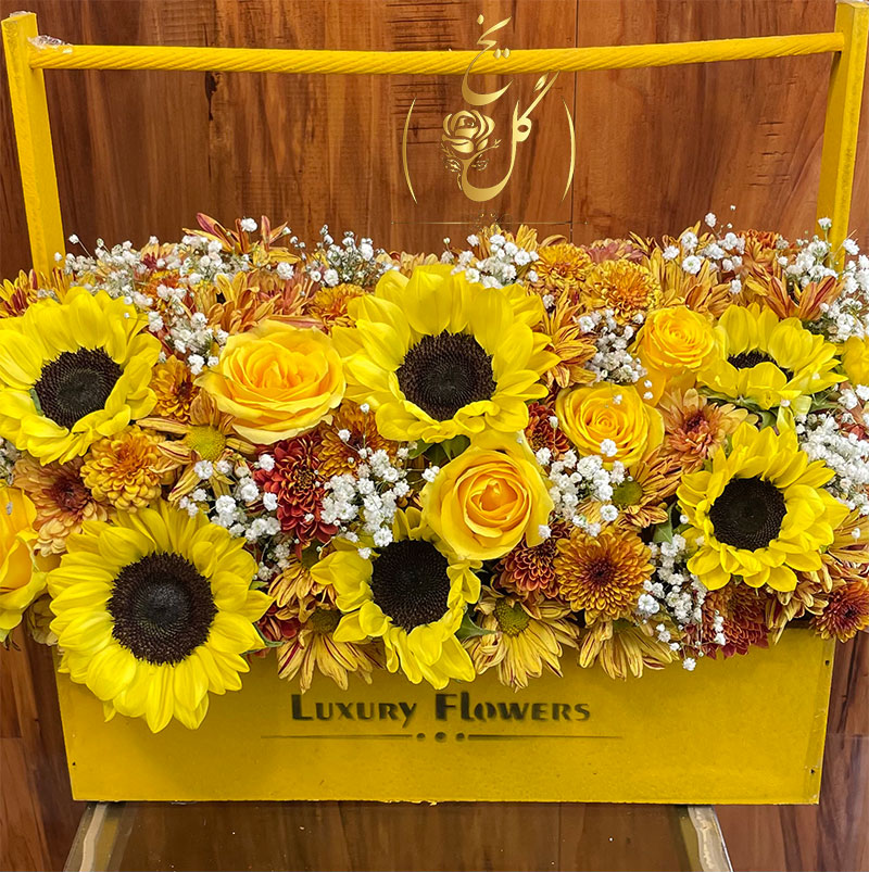 باکس گل با تم زرد و گلهای آفتابگردان