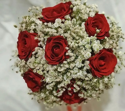  دسته گل عروس رز و ژیپسوفیلا