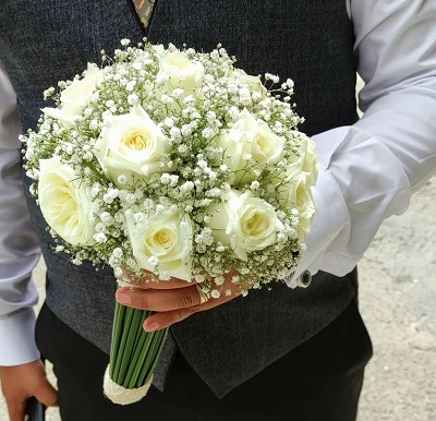  دسته گل عروس با رز سفید