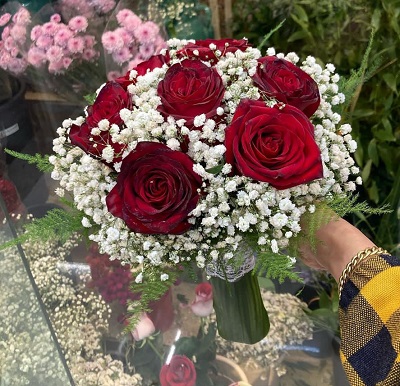  دسته گل عروس با رز قرمز