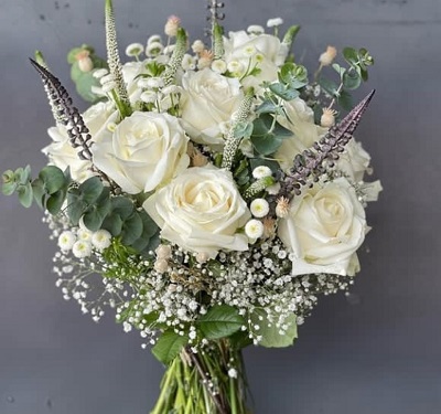 دسته گل عروس رنگ سفید