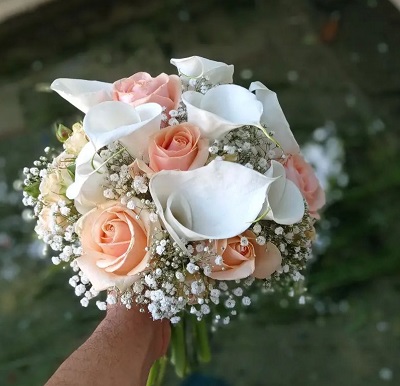 دسته گل عروس با گل شیپوری